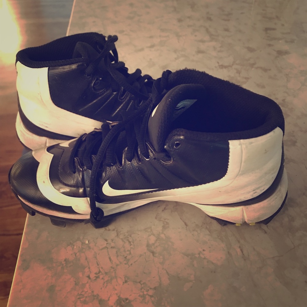 Nike size 2 boys baseball cleats